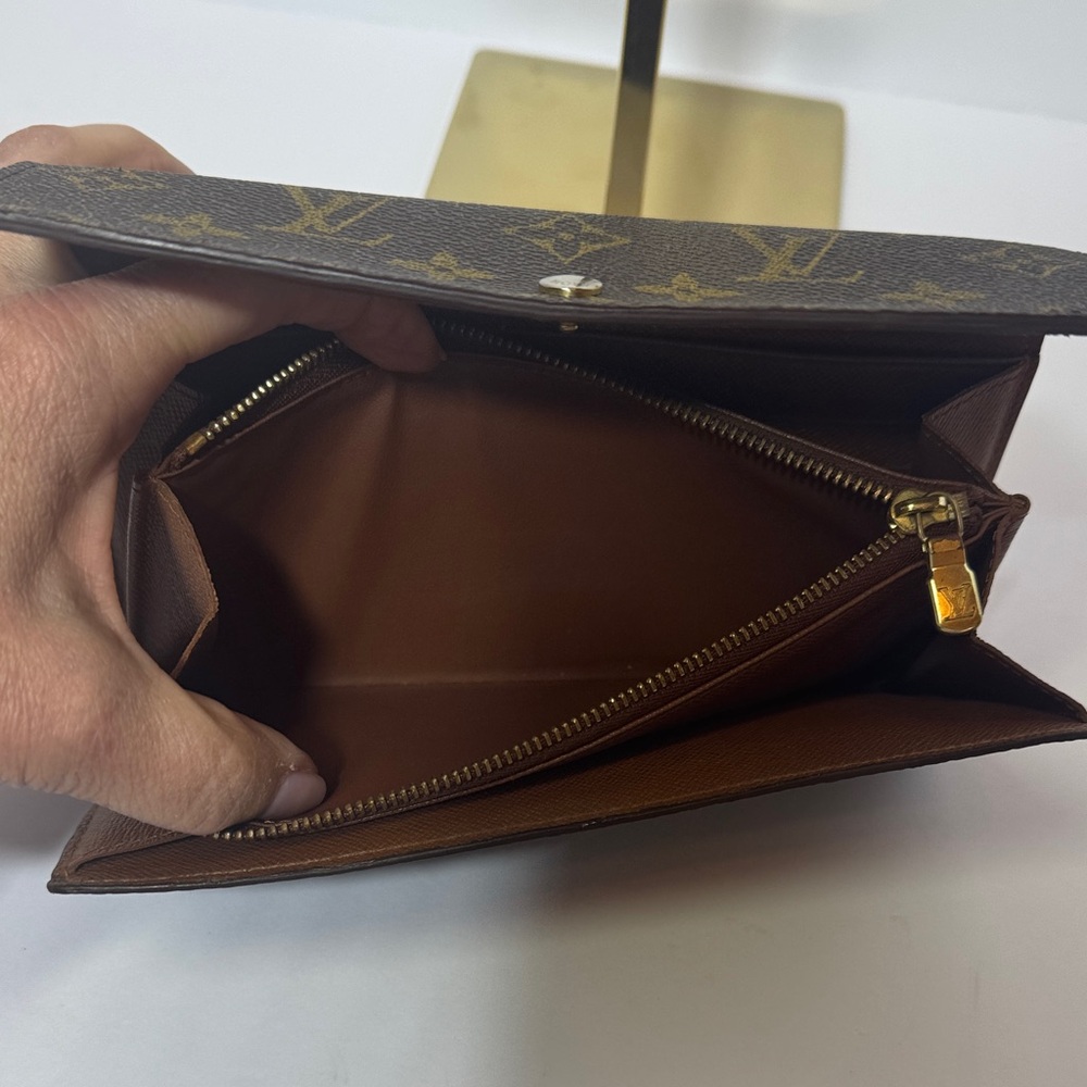 Louis Vuitton Wallet - Picture 8 of 9
